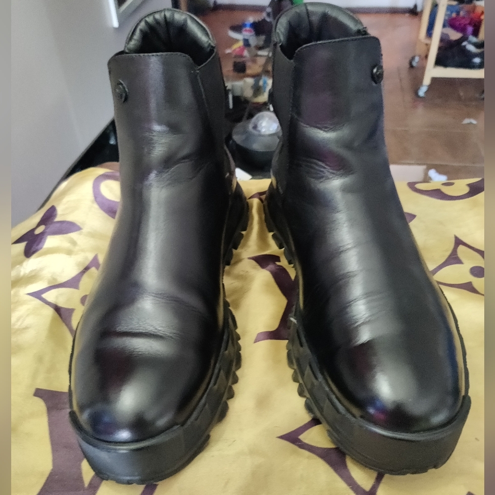 Versace Greca Rhegis Boots - Picture 2 of 11